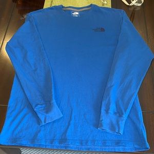 The Northface men’s royal blue king sleeve t-shirt. Size large. Standard fit.